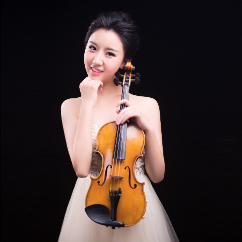 Baoqi holding her violin