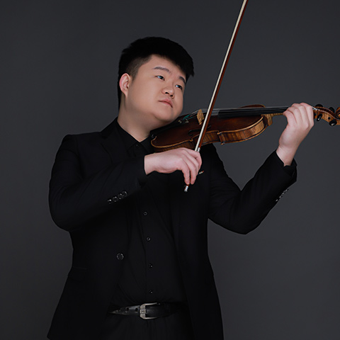 Tingyang playing the violin