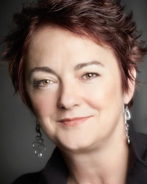 Denise Pons Headshot