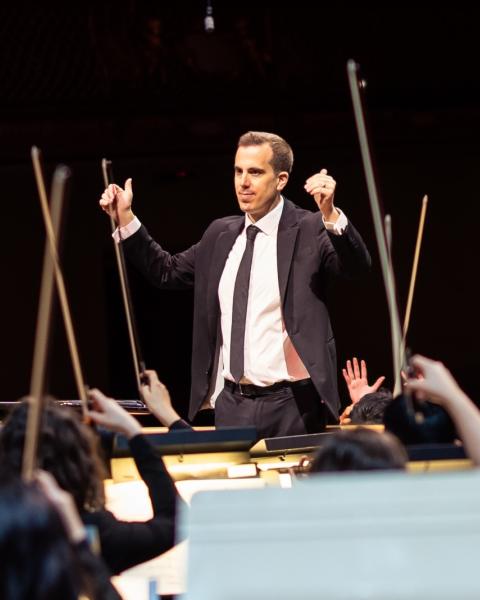 Photo of Stephen Spinelli conducting