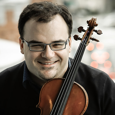 Markus Placci headshot holding violin