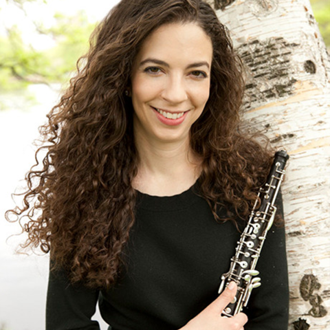 Amanda Hardy headshot holding oboe