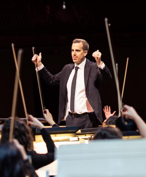 Photo of Stephen Spinelli conducting